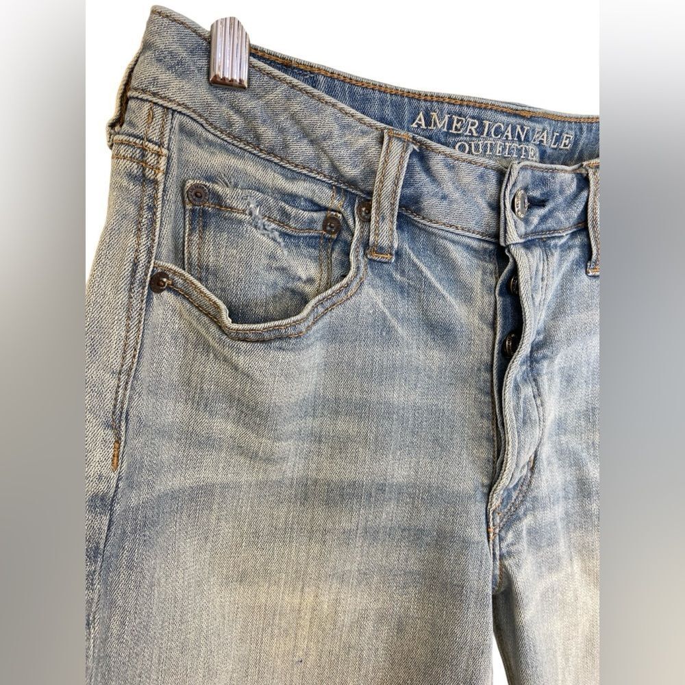 American Eagle Vintage Hi Rise Button Fly Distressed Jean Size 8 - Picture 9 of 10
